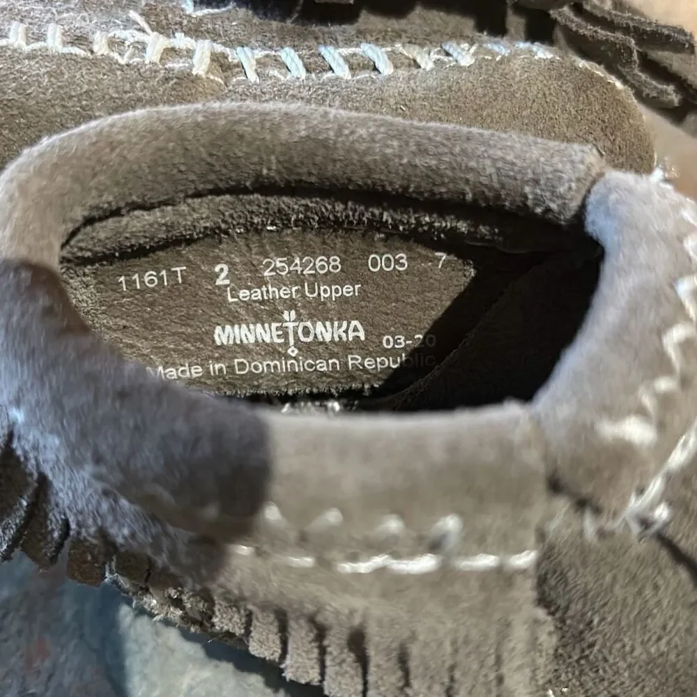 Minnetonka Riley Fringe Grey Moccasin Slipper Shoes Sz 2